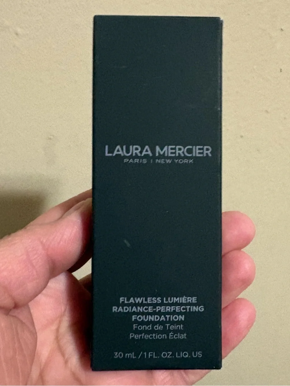 Laura Mercier Flawless Lumière Radiance-Perfecting Foundation - 2N2 • LINEN New.